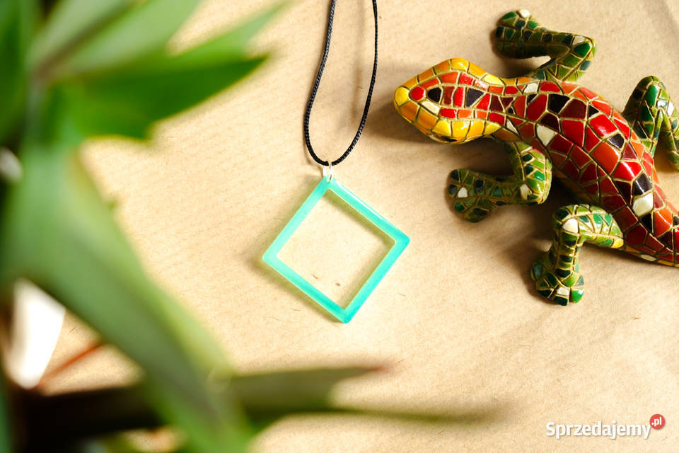 Turkusowy kwadratowy wisiorek świecący w Warszawa