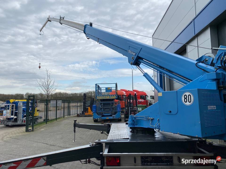Żuraw Ciesielski dźwig dekarski Bocker AHK 25800