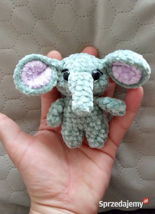 Słonik wykonany na szydełku