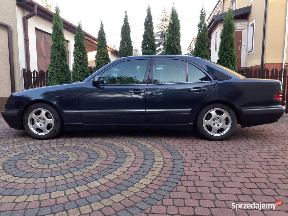 Sprzedam MercedesBenz E 270 CDI Przegląd OC do V czarny Motoryzacja Łuków