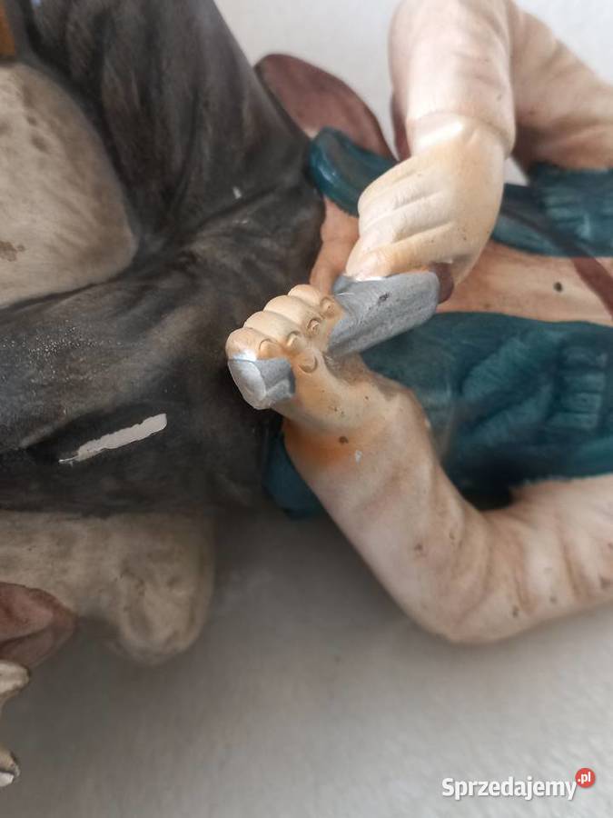 Figurka Myśliwy porcelana biskwitowa Toruń