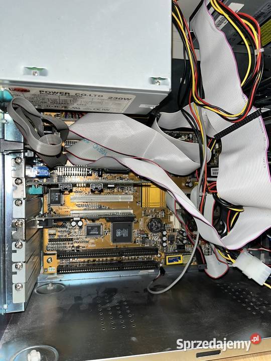 Zabytkowy komputer PC AT Pentium 200MHz