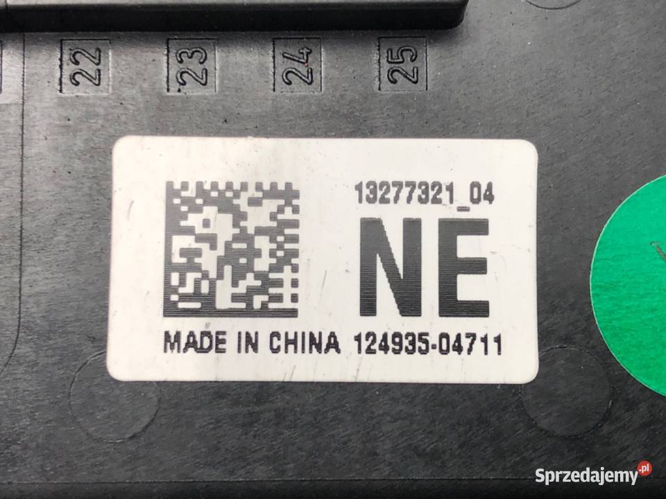 SKRZYNKA BEZPIECZNIKÓW OPEL INSIGNIA A 13277321 Skrzynki bezpieczników