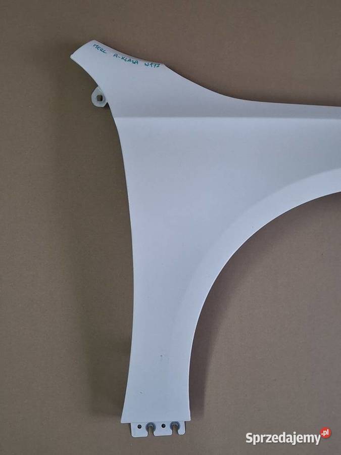 MERCEDES AKLASA W177 BŁOTNIK PRAWY PRZEDNI Bieleń