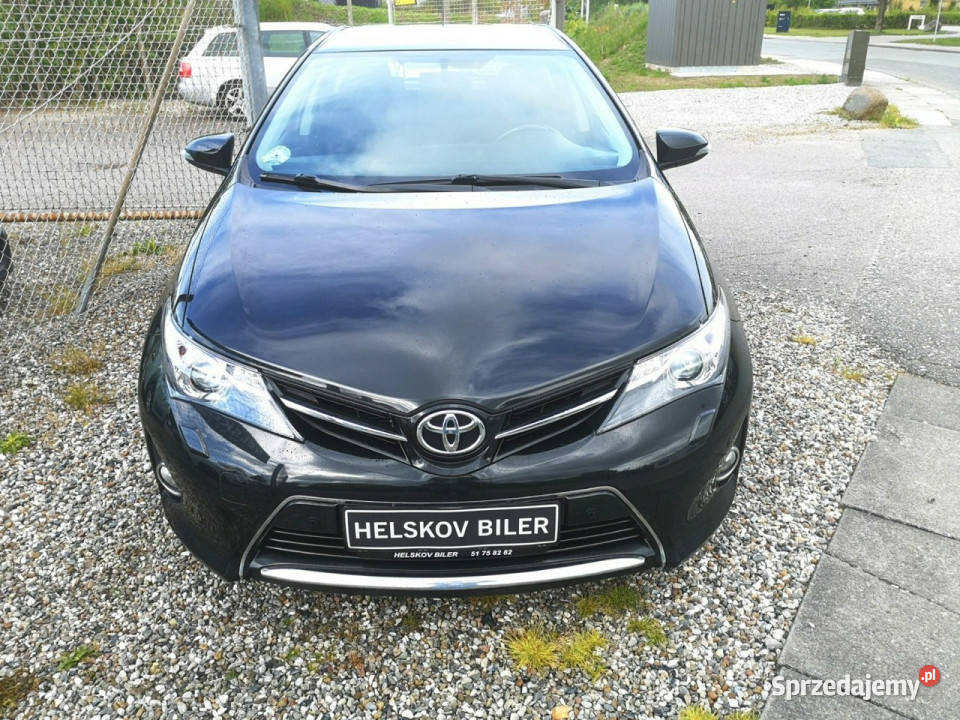 Toyota Auris II 2012 Sadlno