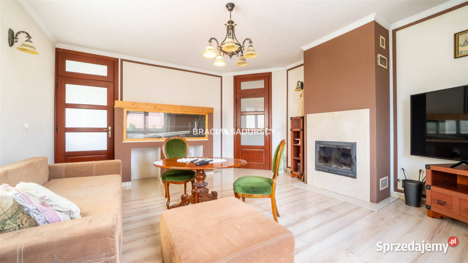 sprzedaży domu wolnostojącego Łapanów 166m2 sprzedam