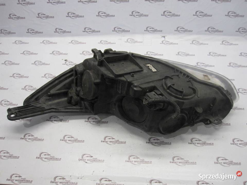 FORD FOCUS MK3 III 13r lampa prawa przód osobowe