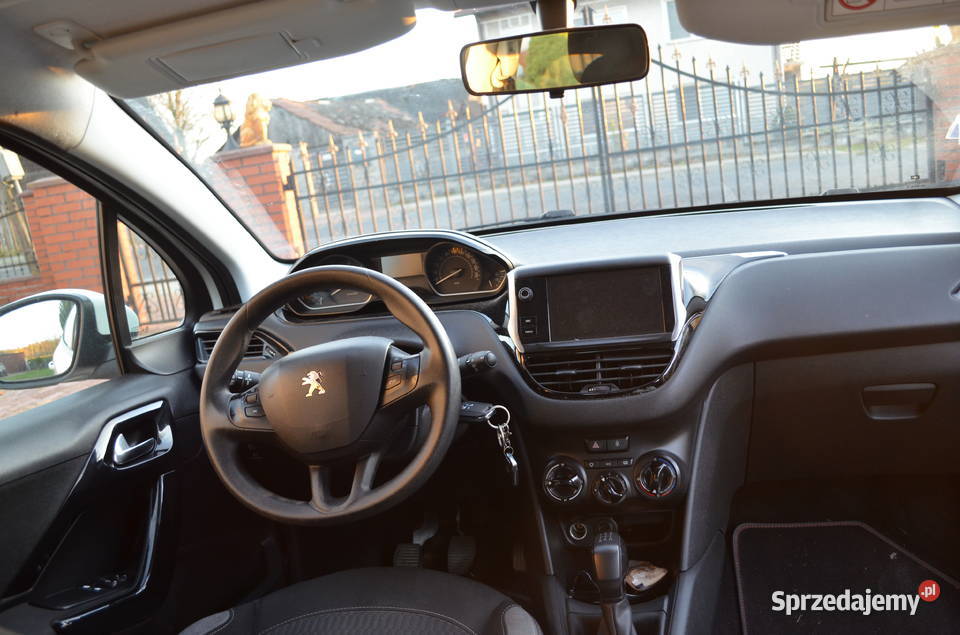 Wynajem Peugeota 208 nieuszkodzony
