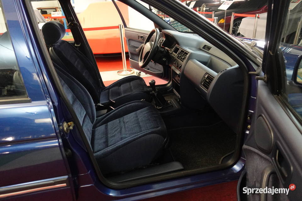 Ford Escort 16 16V CLX sedan 1 właściciel welurowa tapicerka Zgierz