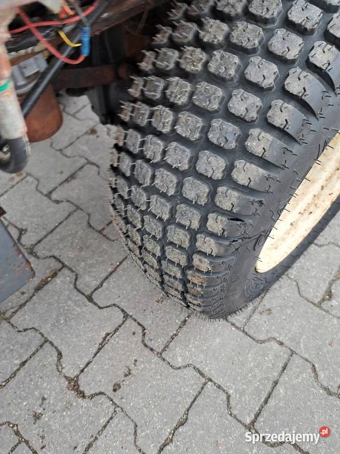 Zamiatarka nośnik narzędzi Kubota F2400 Piecewo sprzedam