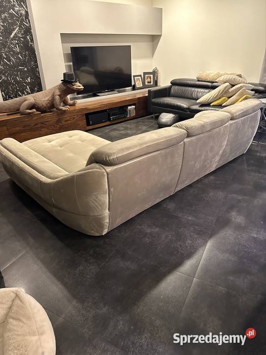 Wygodna kanapa narożna z wysuwaną dostawką Radom