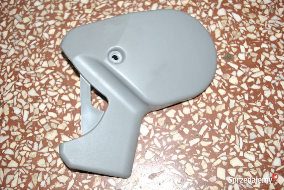 Maskownica zawiasu fotela kierowcy BMW E60 E61 Poręba