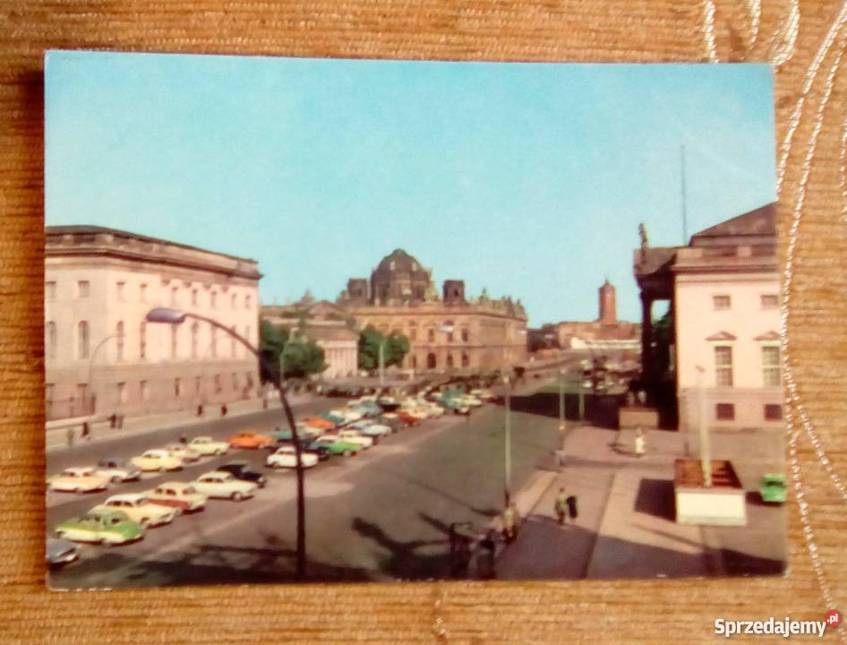 ALEJA UNTER DEN LINDEN W BERLINIE Piszczac