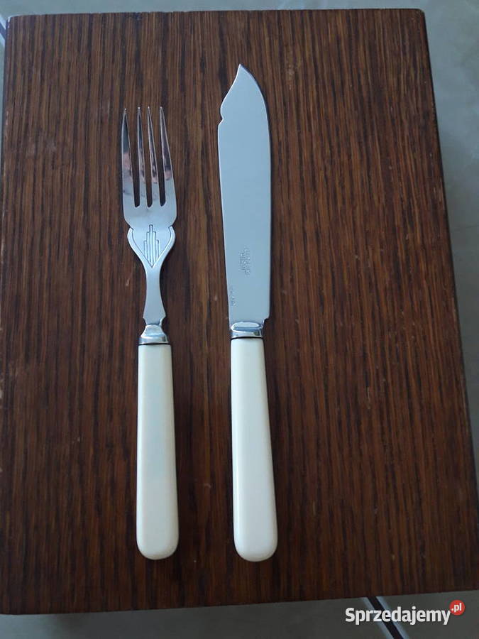 Antyczne sztućce w drewnianej kantynie Anglia Janów Lubelski