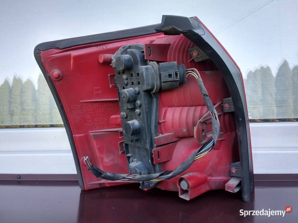 Audi A4 B6 kombi Avant lampa tył tylna prawa łódzkie