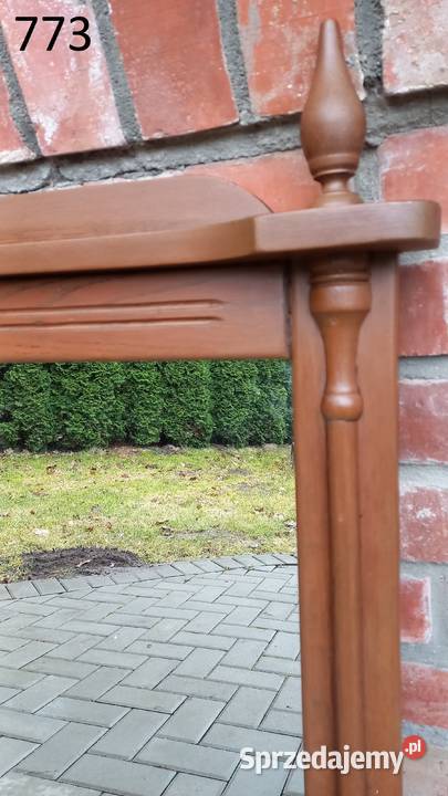 Lustro ścienne wiszące w drewnianej ramie Gawroniec