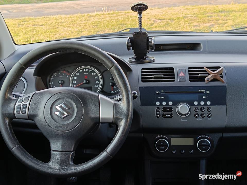 Suzuki Swift 15 102 Samochody osobowe