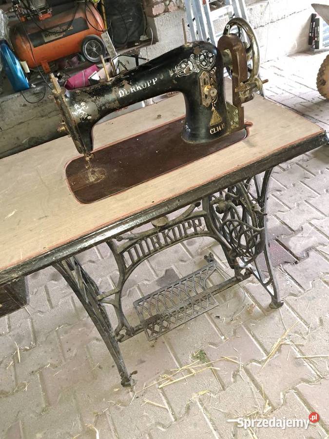 Zabytkowa maszyna do szycia Łucznik Zalas