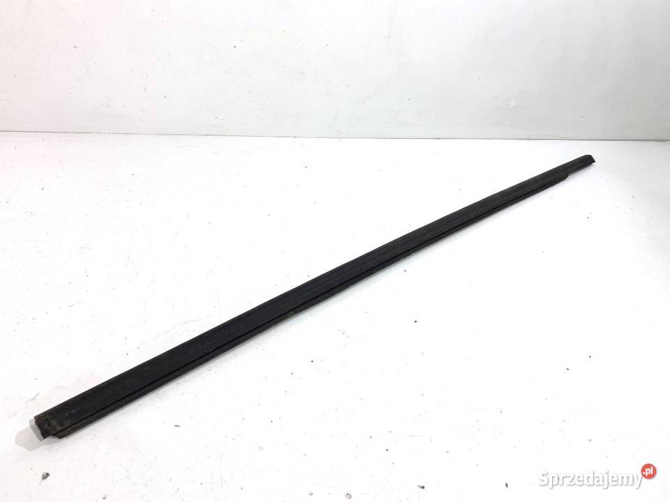 LISTWA ZGARNIAJĄCA PRZÓD PRAWY SKODA KAMIQ podkarpackie