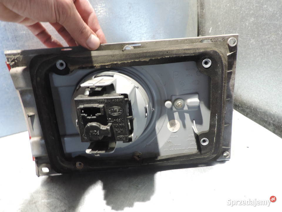 VW SHARAN 1 LIFT LAMPA PRAWY TYŁ W KLAPĘ sprzedam