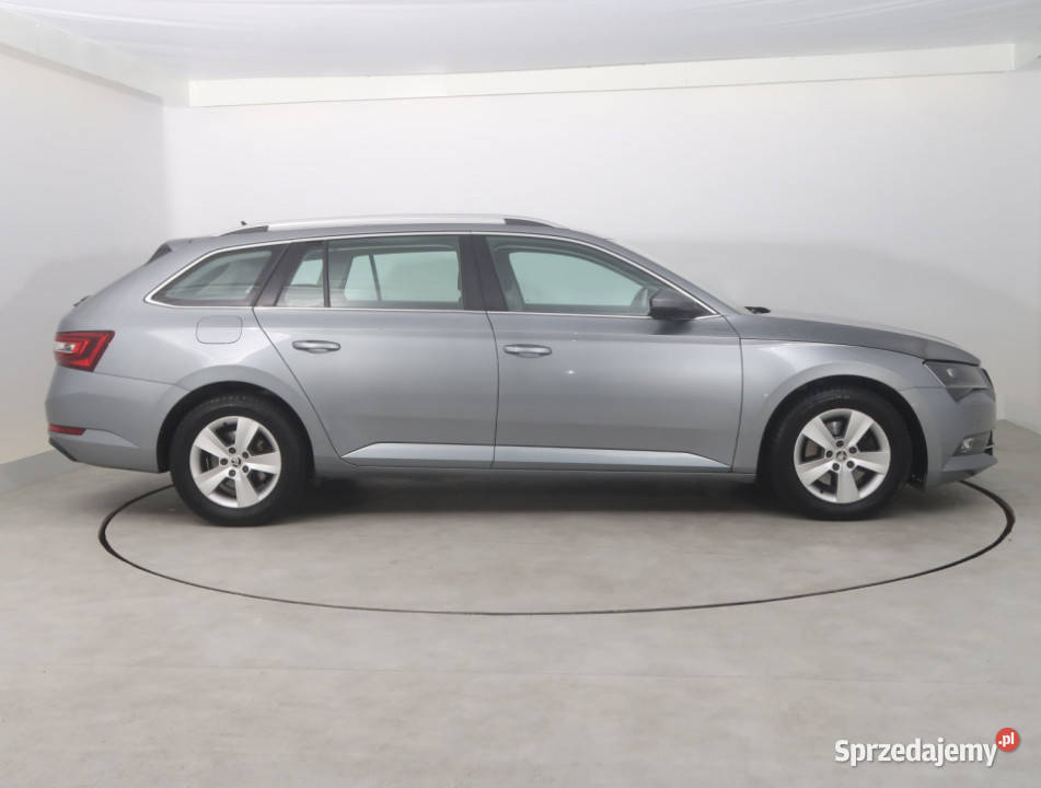 Skoda Superb 16 TDI reflektory ksenonowe dolnośląskie Bielany Wrocławskie