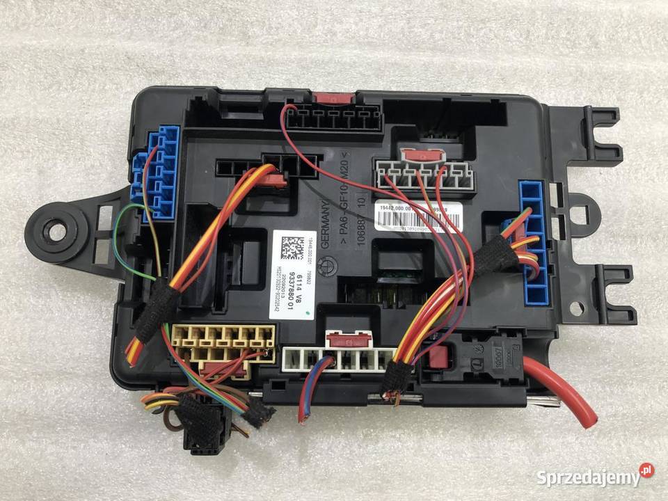 SKRZYNKA BEZPIECZNIKÓW BMW F30 F31 9337880 osobowe Skrzynki bezpieczników