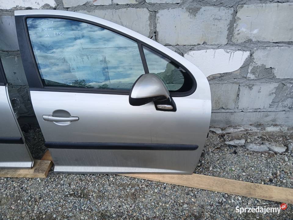 Drzwi Prawy przód kompletne Peugeot 207 EU5Dlak osobowe małopolskie Radłów