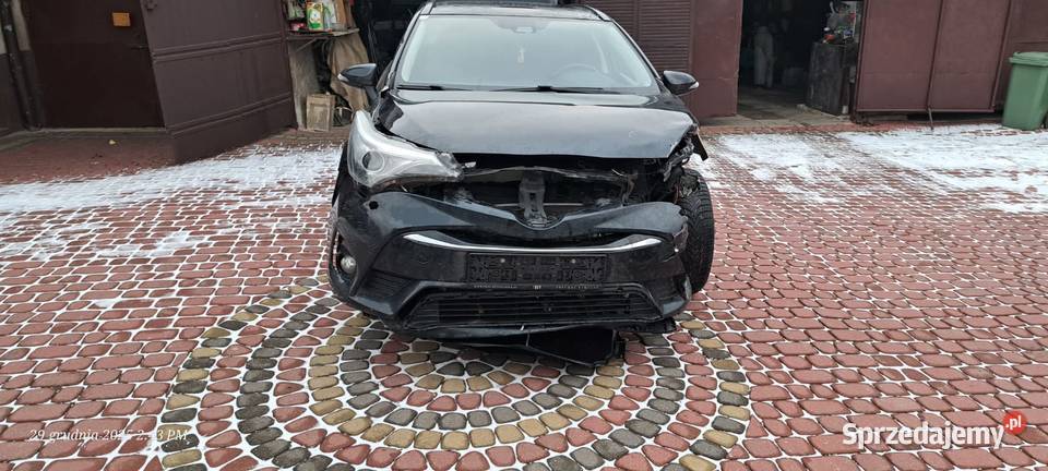 Toyota avensis 2015 uszkodzony Szczecin