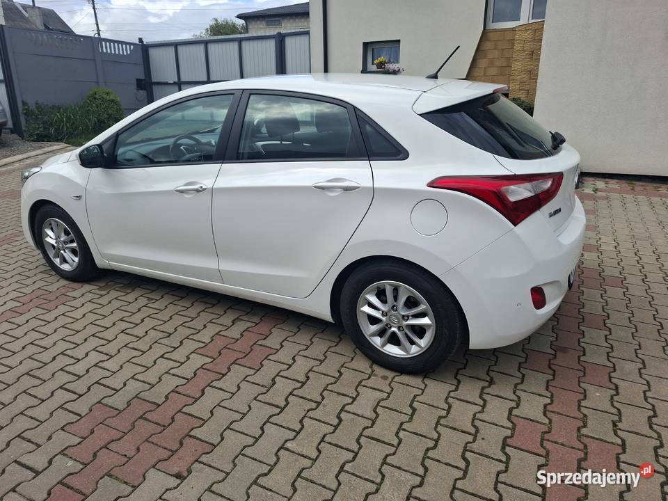 Hyundai I3014 B100SerwisBogata wersjaZadbany bluetooth i30 Chybice