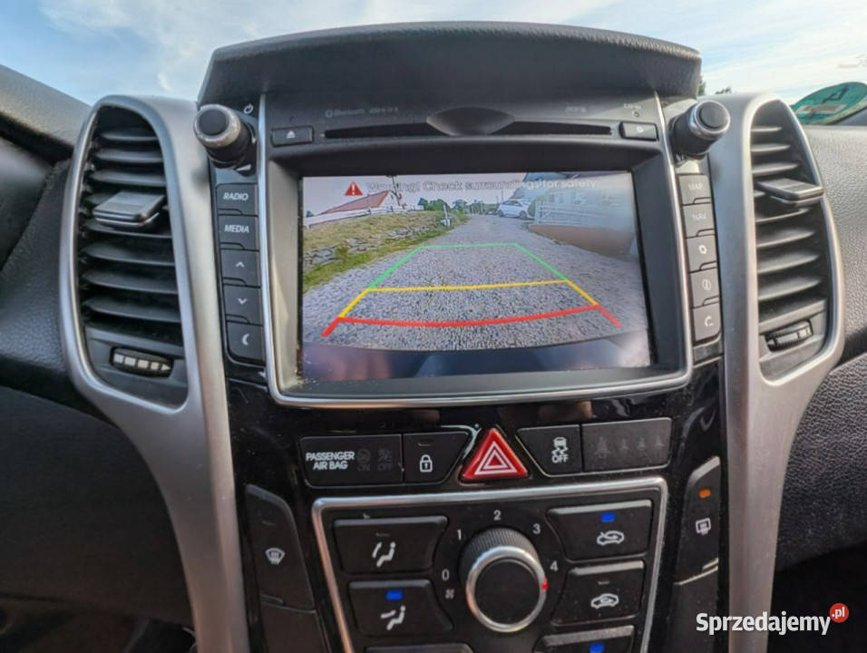 Hyundai i30 HB 14 benzyna Navi kamera cofania manualna