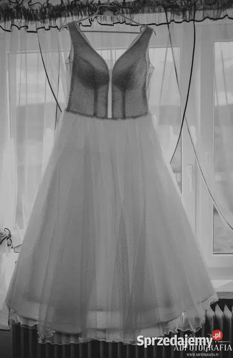 suknia ślubna biała kryształki wyciecia Linia "A" Zawiercie