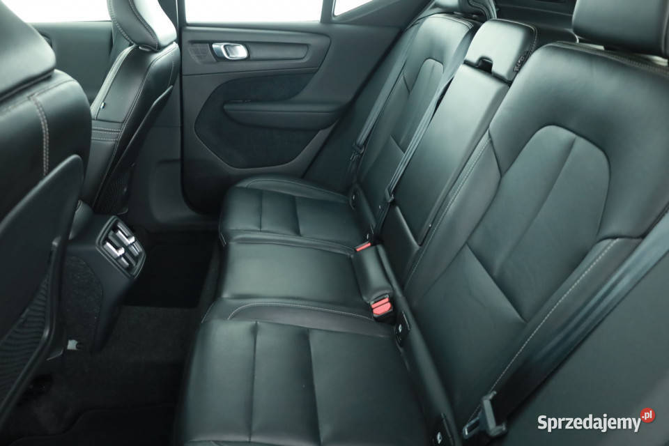 Volvo XC40 D4 AWD wielofunkcyjna kierownica Piaseczno