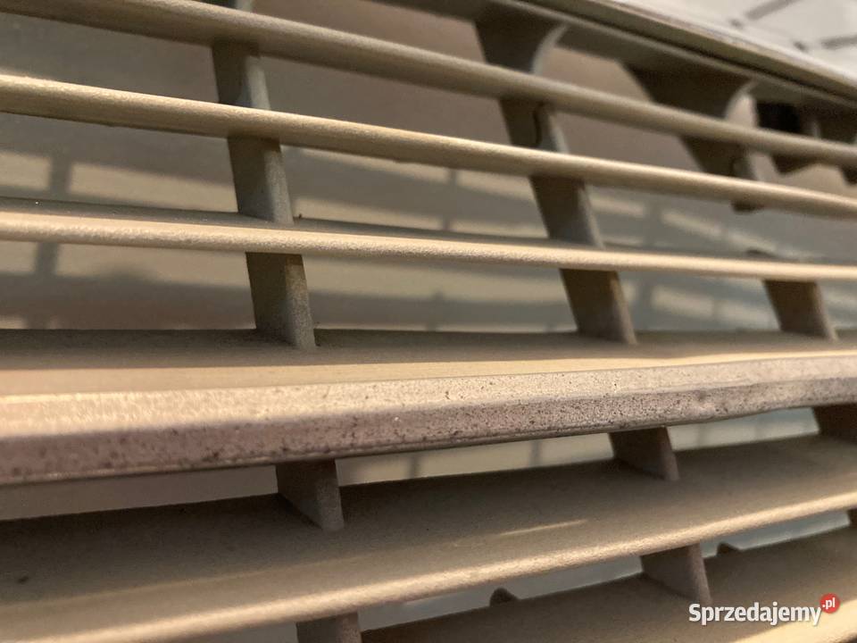 Mercedes Benz W123 atrapa chodnicy grill S123 części blacharskie Poznań sprzedam