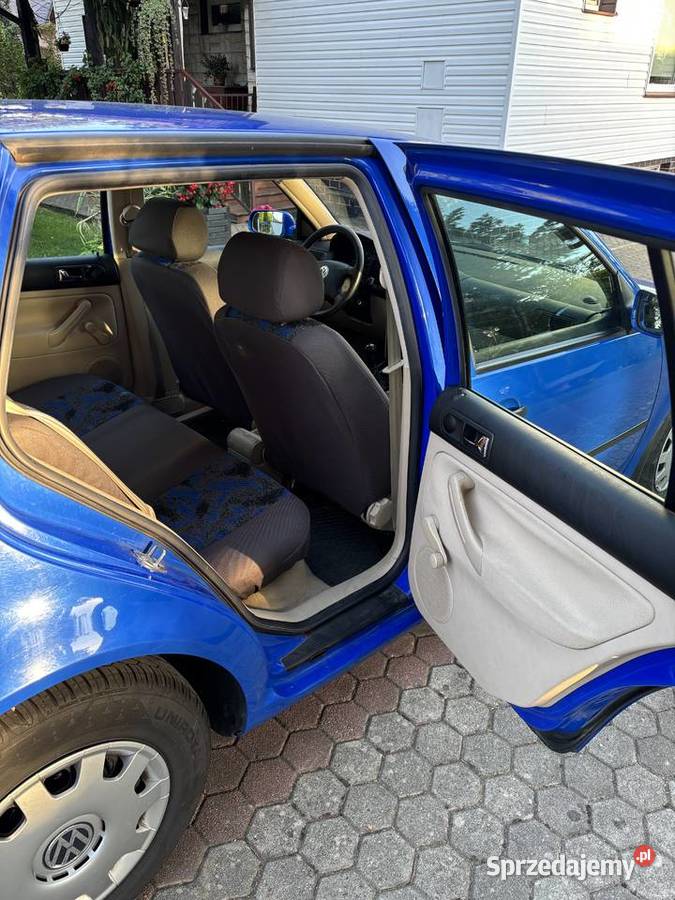Volkswagen Golf IV 14 16V 1998 73 403 Salon manualna Potakówka