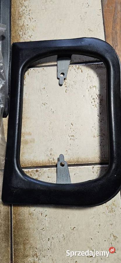 NowaRamka reflektora Fiat 126pFSM Barlinek