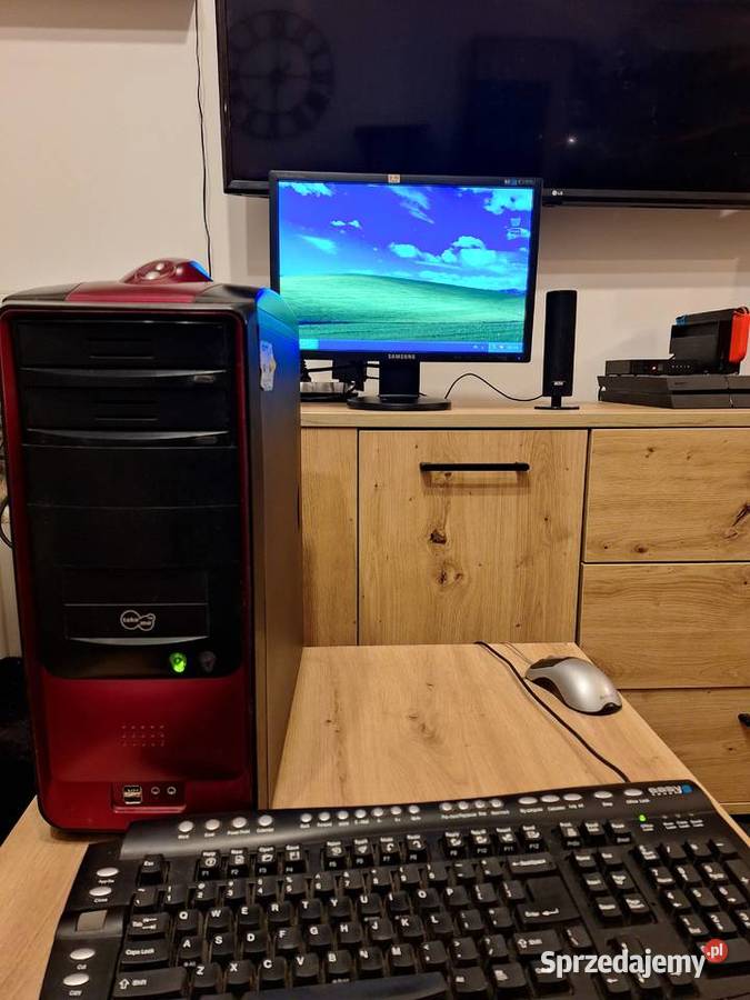 Komputer stacjonarny z akcesoriami