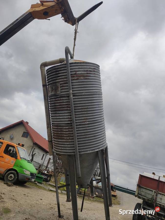 Silos paszowy około 8 ton 9 ton łódzkie Kraszewice