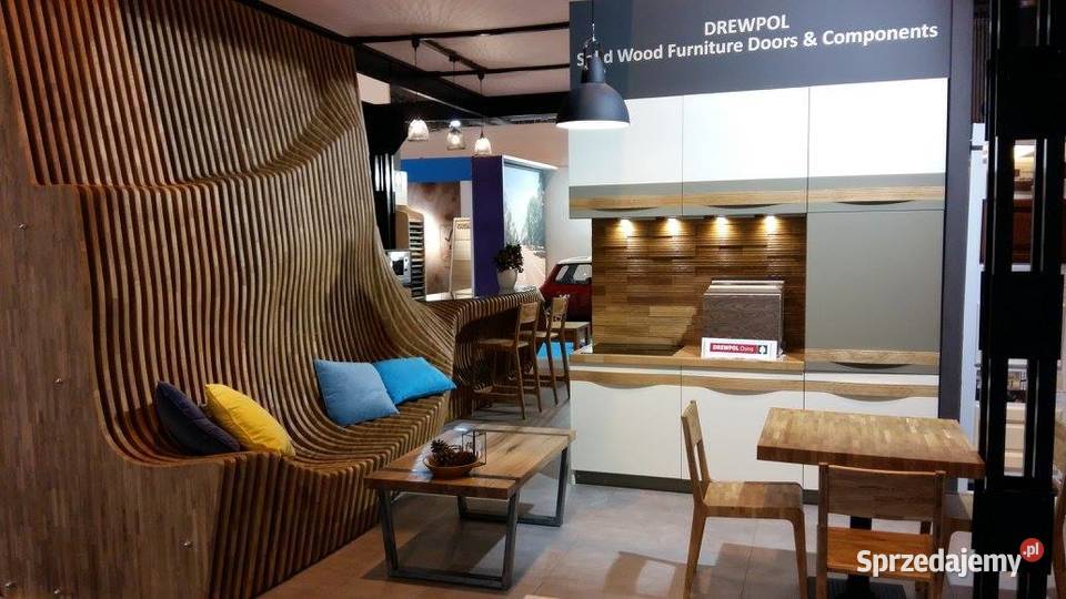 Drewniana ściana reprezentacyjna ekspozycja Osina