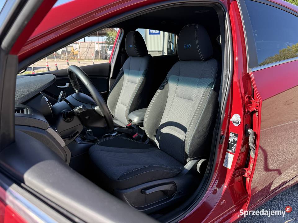 Hyundai i30 16 BENZYNA Klimatronik Nawigacja garażowany Konin