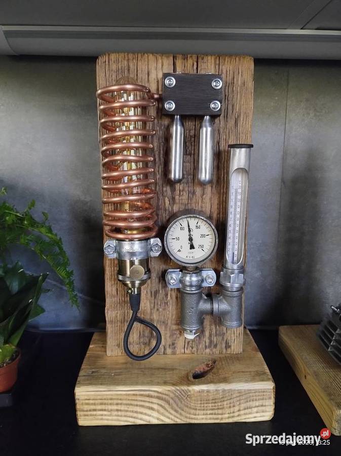 Ręcznie robiona unikatowa industrialna lampa