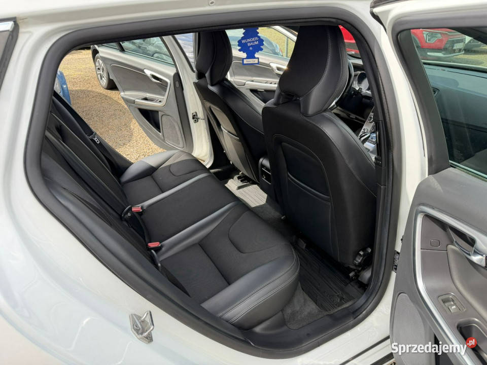 Volvo V60 automat navi kamera AWD gwarancja I automatyczna sprzedam