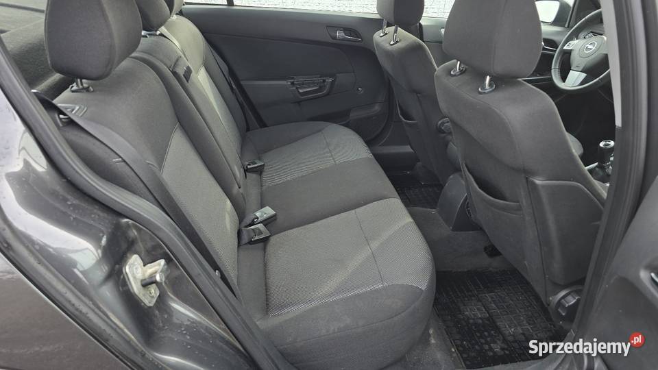 Opel Astra sedan 16 benzyna śląskie Gliwice