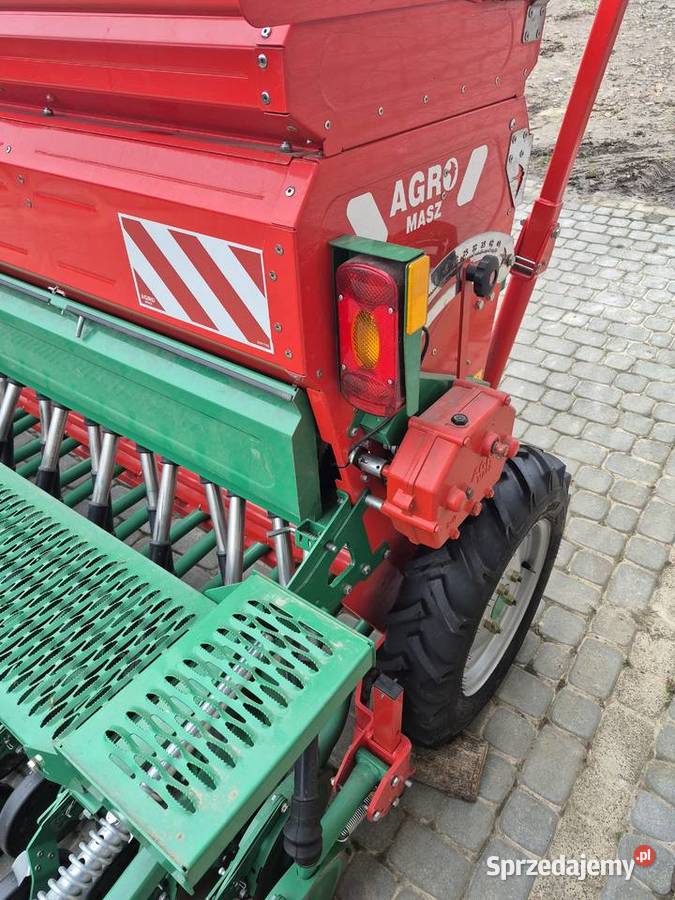 Siewnik AgroMasz SR300 dwutalerzowy z nadstawką Puławy