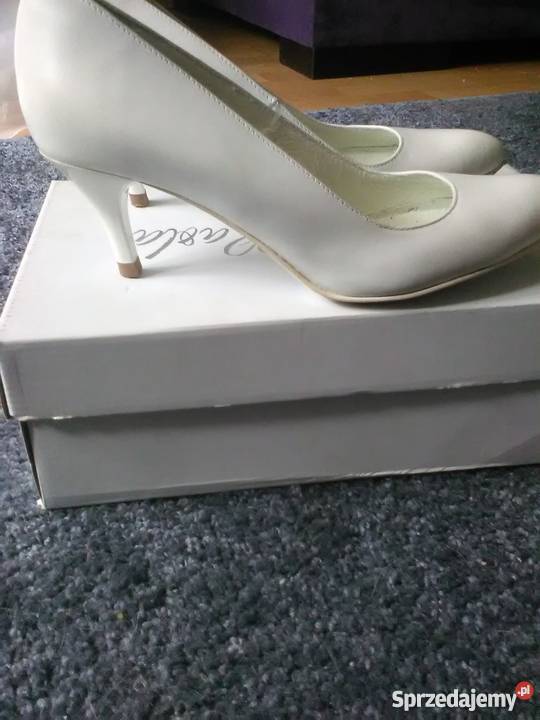 Suknia slubna bolerko buty