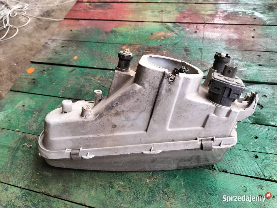 Mitsubishi Carisma LAMPA PRZEDNIA PRAWA Prawe Oświetlenie lubelskie Kamień-Kolonia