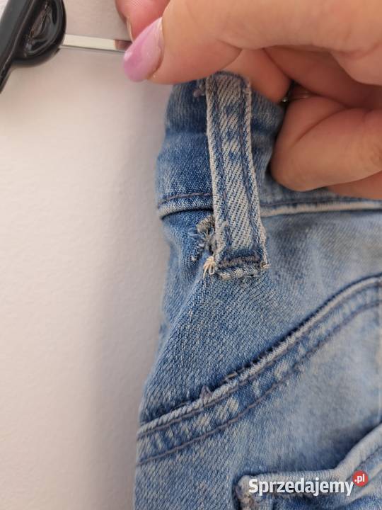 Jasnoniebieskie jeansy skinny Reserved rozmiar pomorskie Trąbki Wielkie