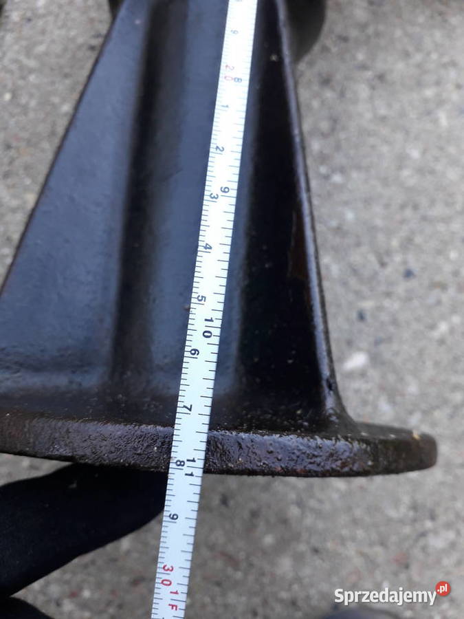 Zabytkowy podnośnik śrubowy Warszawa