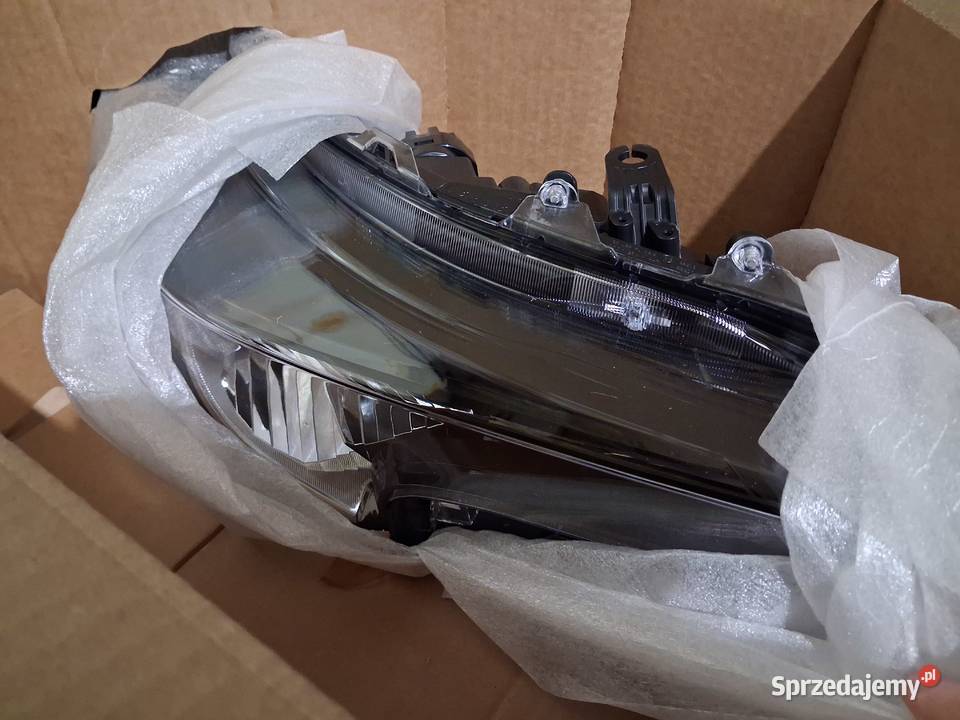 NOWY TOYOTA OE COROLL E21 REFLEKTOR PRAWY FULL osobowe Lampy przednie mazowieckie Warszawa