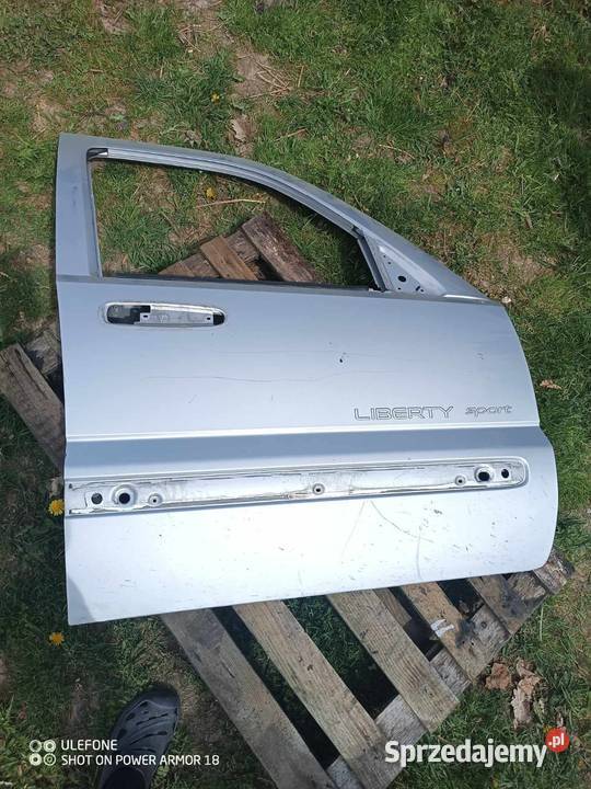 Sprzedam drzwi do Jeepa Liberty 0108 Rok produkcji 2004 świętokrzyskie