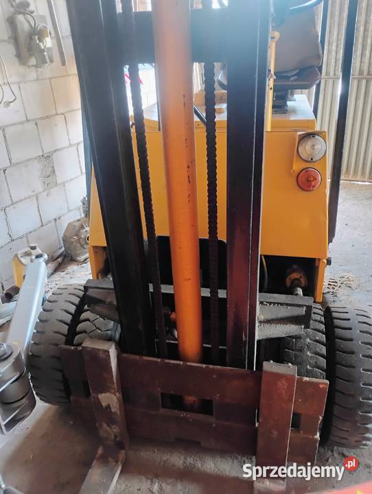 Wózek widłowy rak Sienno